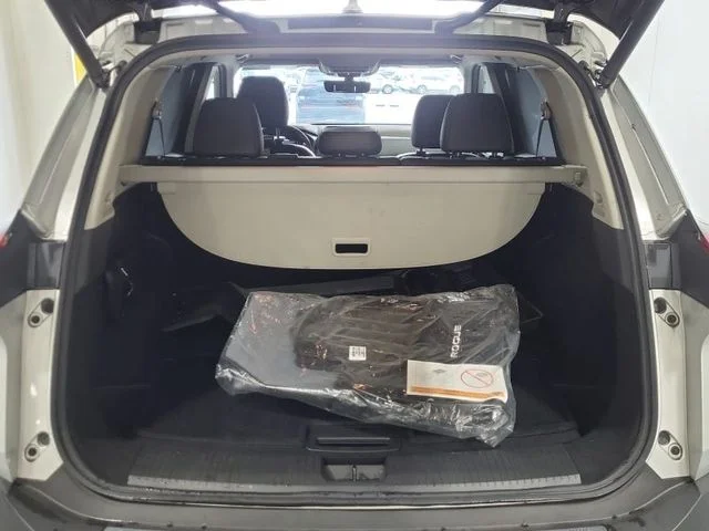 Used 2023 Brilliant Silver Metallic Nissan Platinum image 17