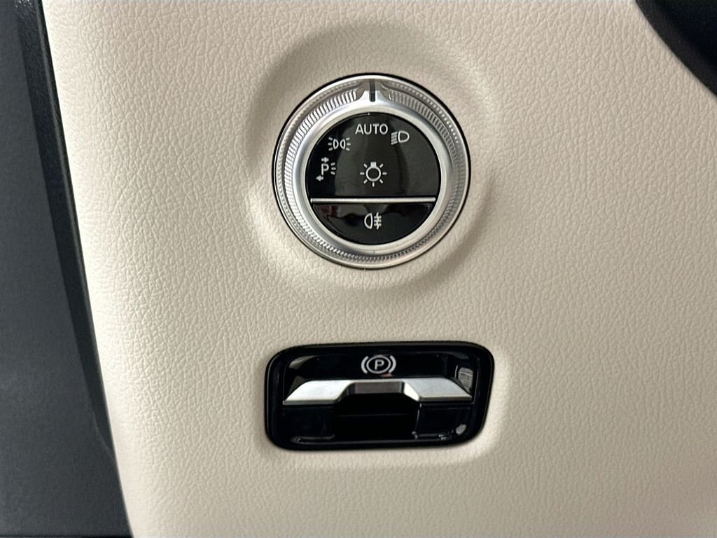 New 2026 Twilight Blue Metallic Mercedes-Benz C 300 image 10