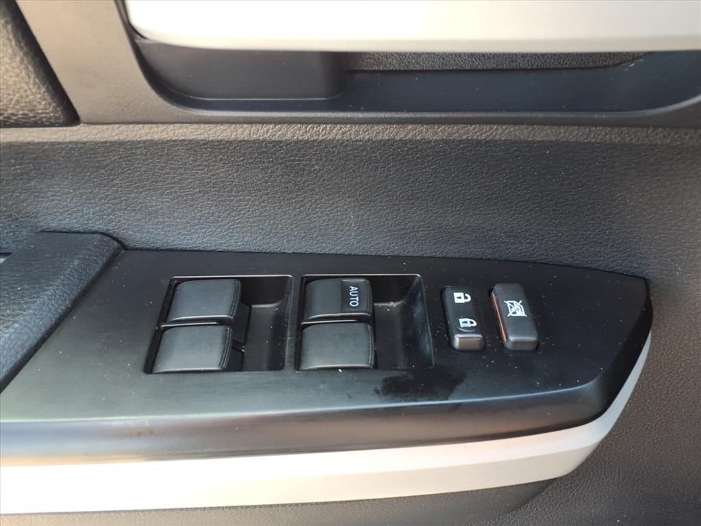 Used 2018 Black Toyota SR5 image 17