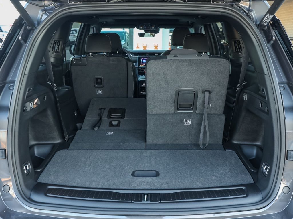 New 2026 Baltic Gray Metallic Clear-Coat Exterior Paint Jeep Laredo image 15