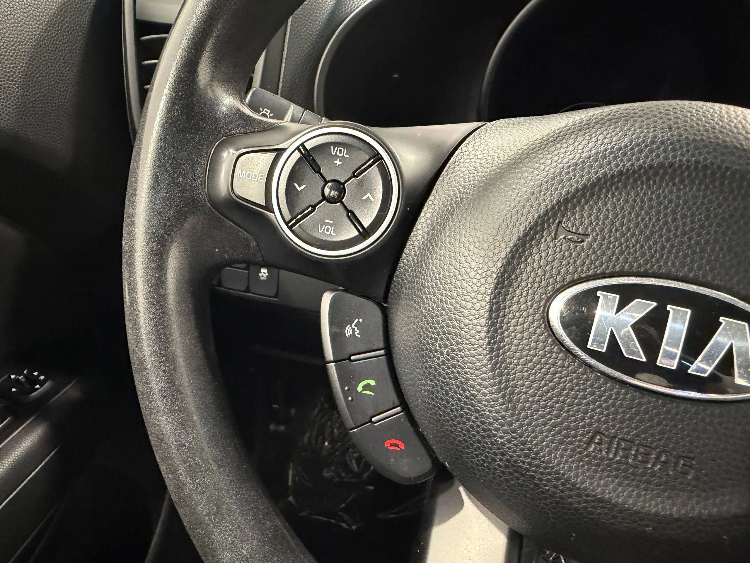 Used 2014 Green Kia Plus image 35