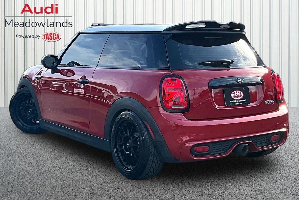 Used 2016 Red MINI Base image 4