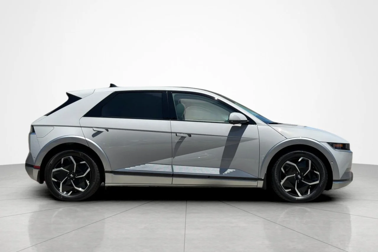 Used 2024 GRAY Hyundai Limited image 6