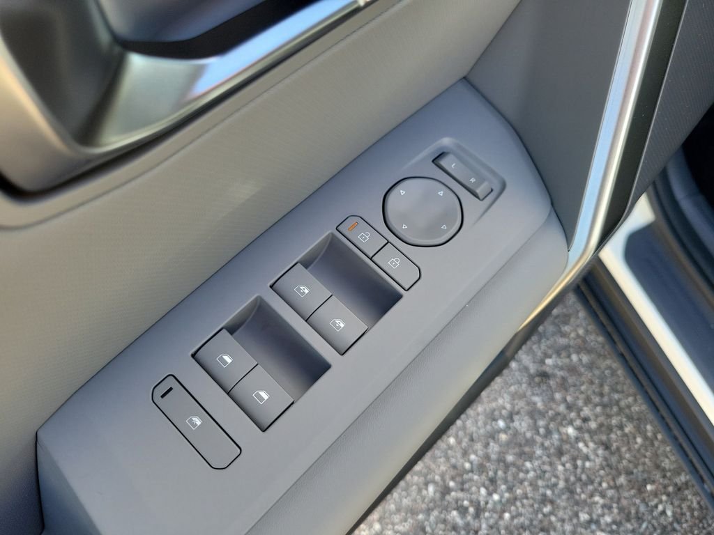 New 2027 Snow White Pearl Kia EX image 22