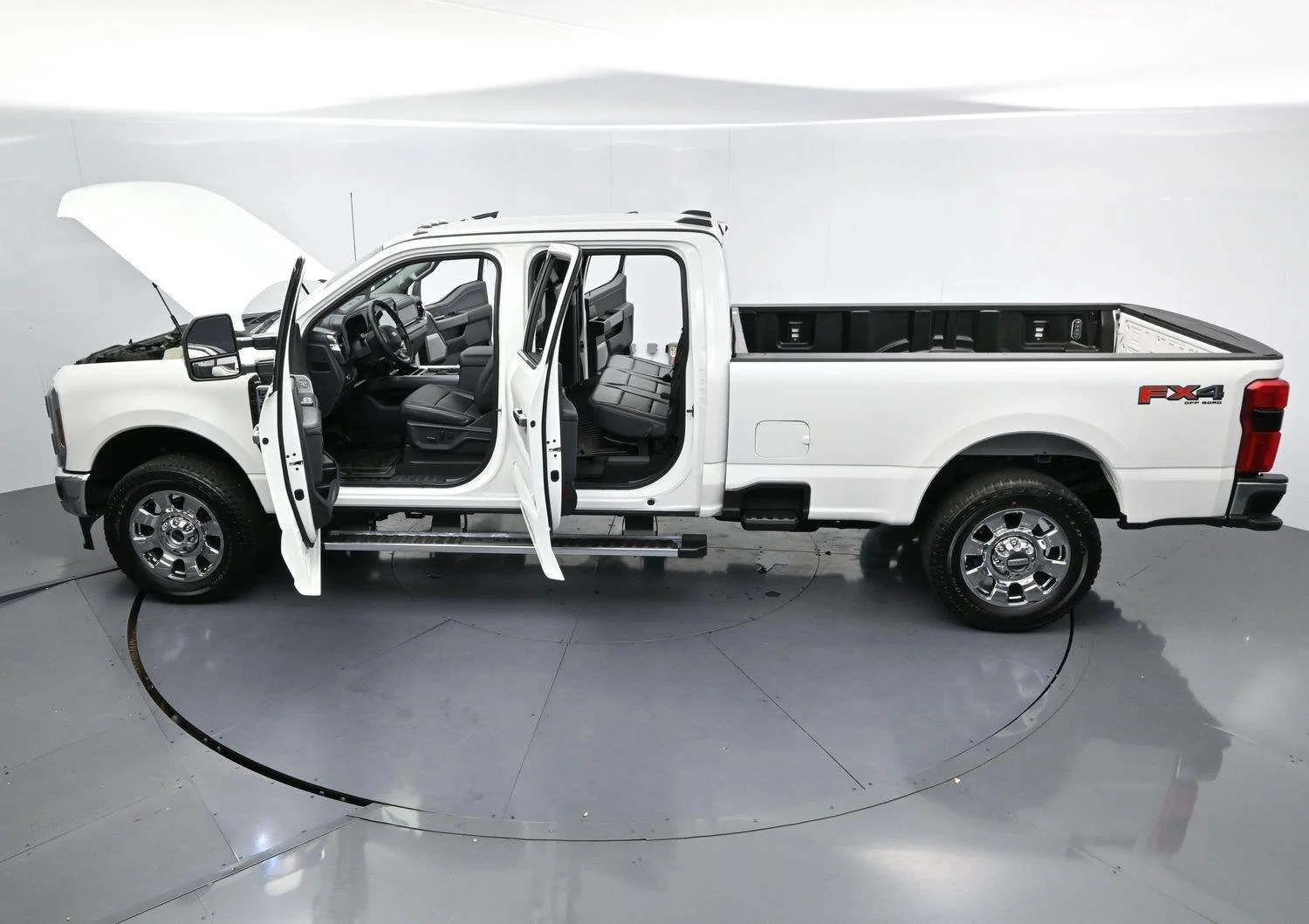 Used 2025 White Ford XL image 41