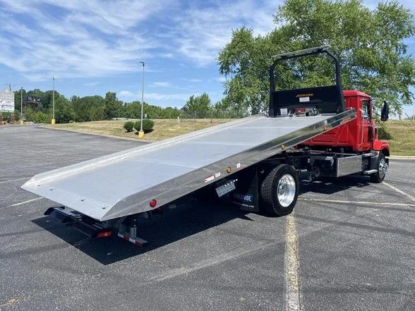 Used 2024 Red Mack  image 15