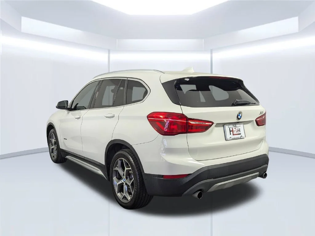 Used 2018 White BMW xDrive28i image 21