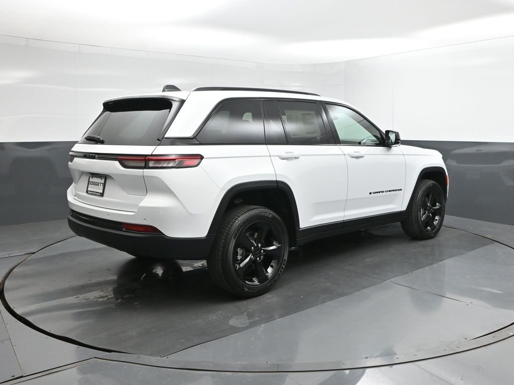 New 2025 Bright White Clear-Coat Exterior Paint Jeep Altitude X image 11