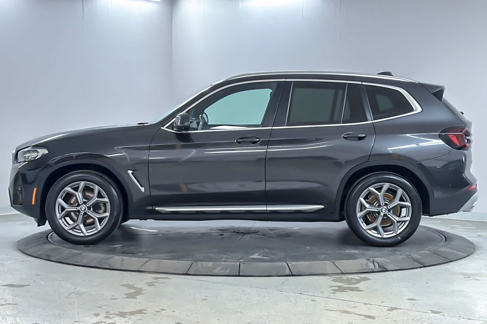 Certified Used 2023 Dark Graphite Metallic BMW xDrive30i image 5