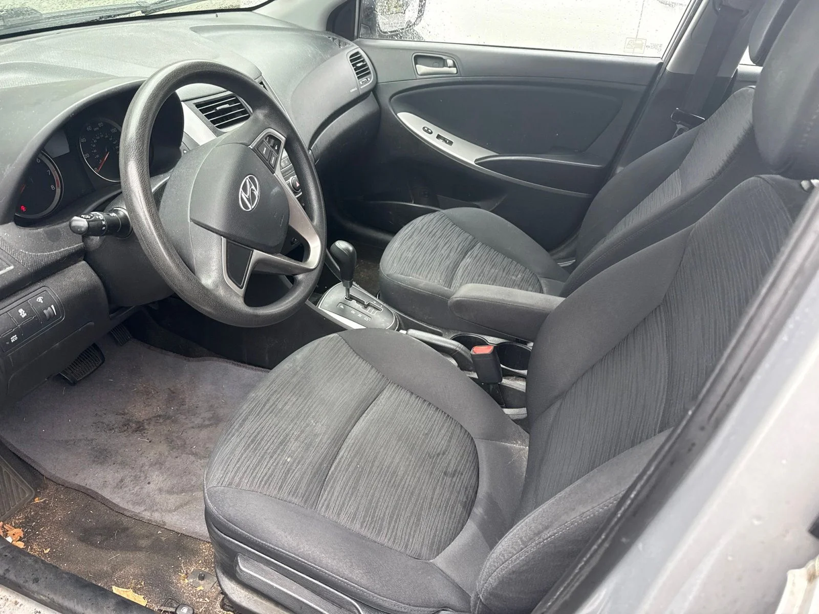 Used 2016 Silver Metallic Hyundai SE image 5