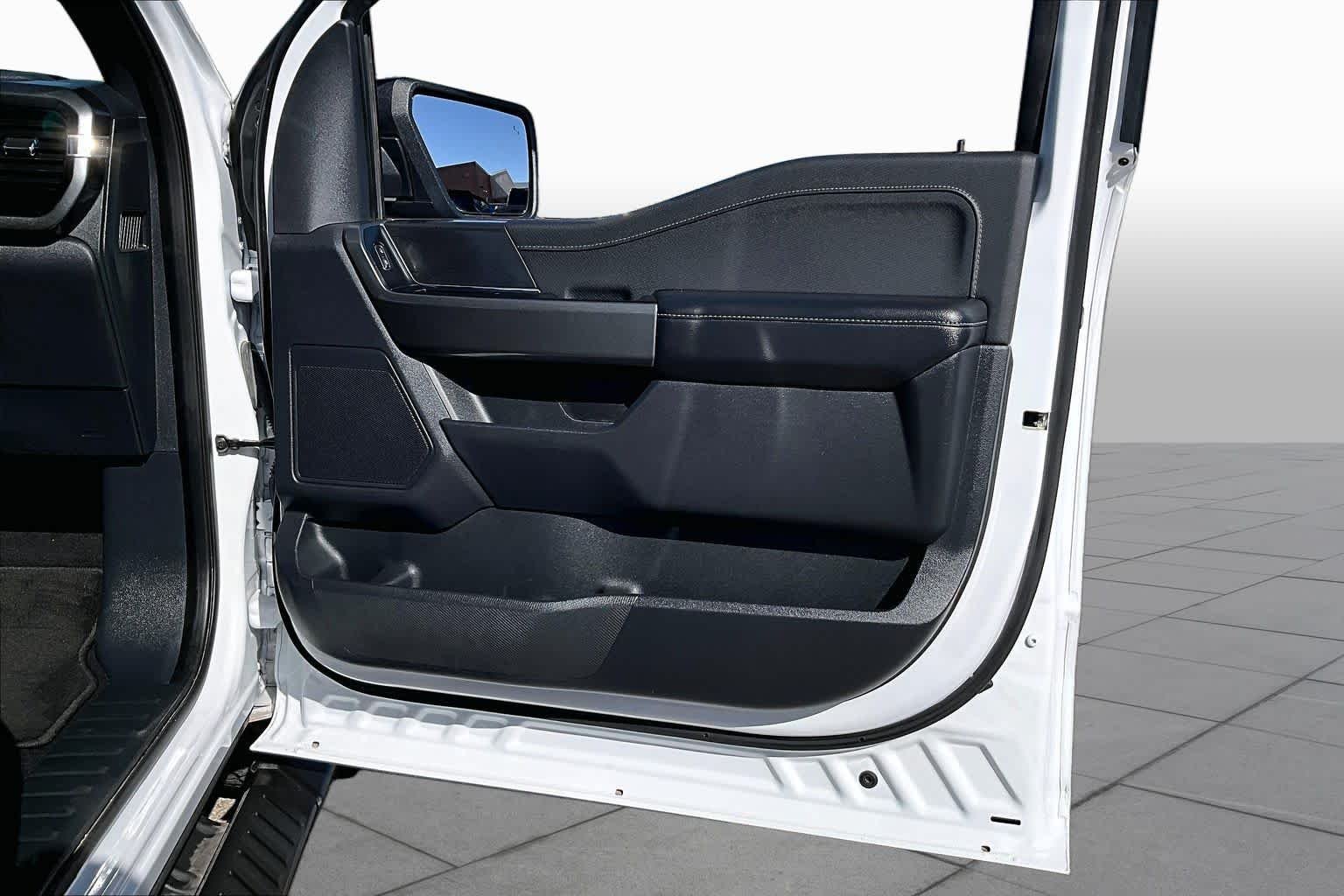 Used 2023 Oxford White Ford XLT image 22