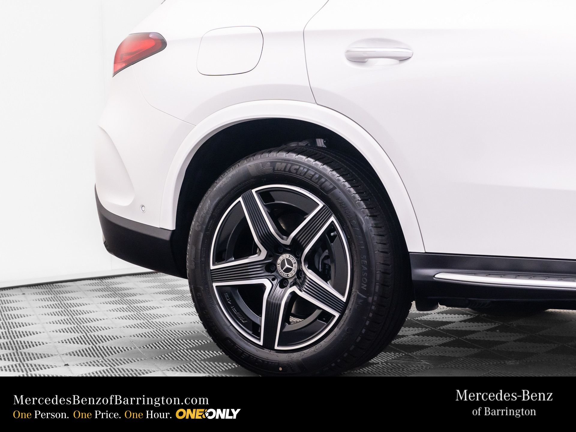 New 2026 Polar White Mercedes-Benz GLC 300 image 38