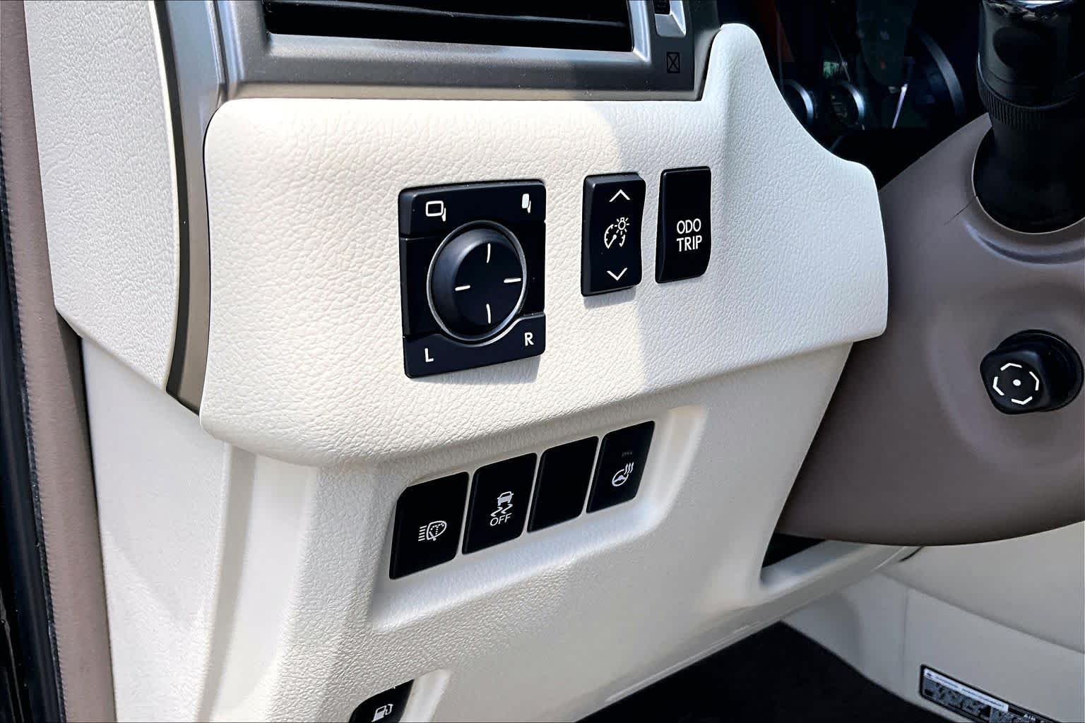 Used 2017 Black Onyx Lexus Luxury image 33