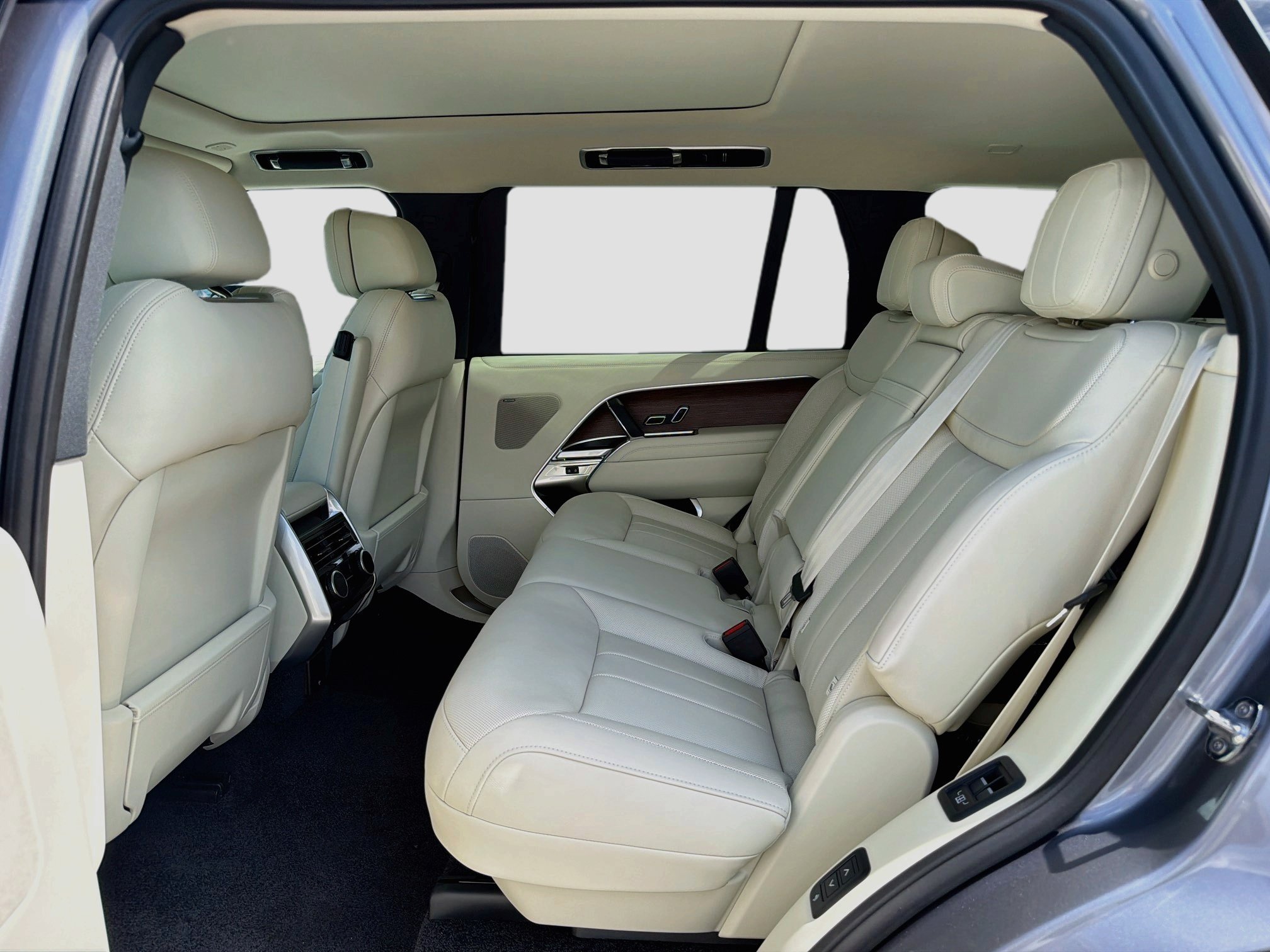New 2026 Eiger Grey LAND ROVER SE 7 Seats image 22