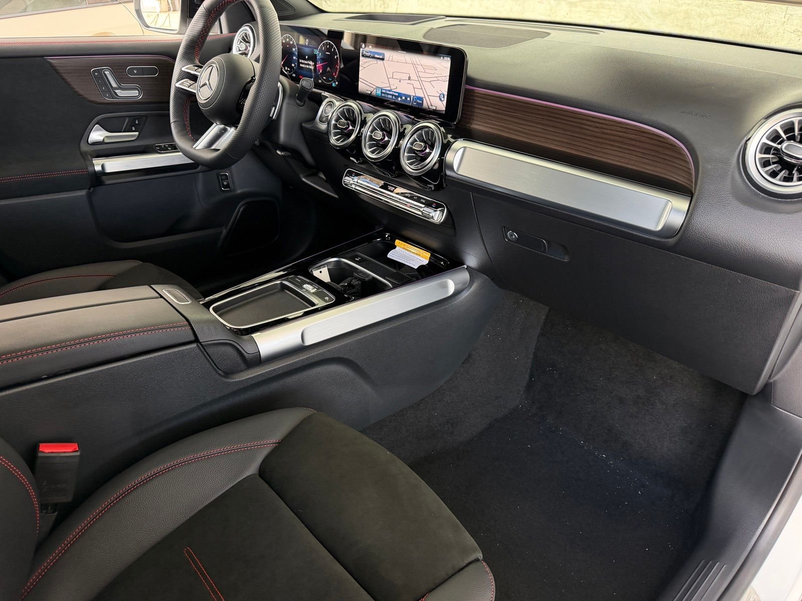 New 2026 Polar White Mercedes-Benz GLB 250 image 15