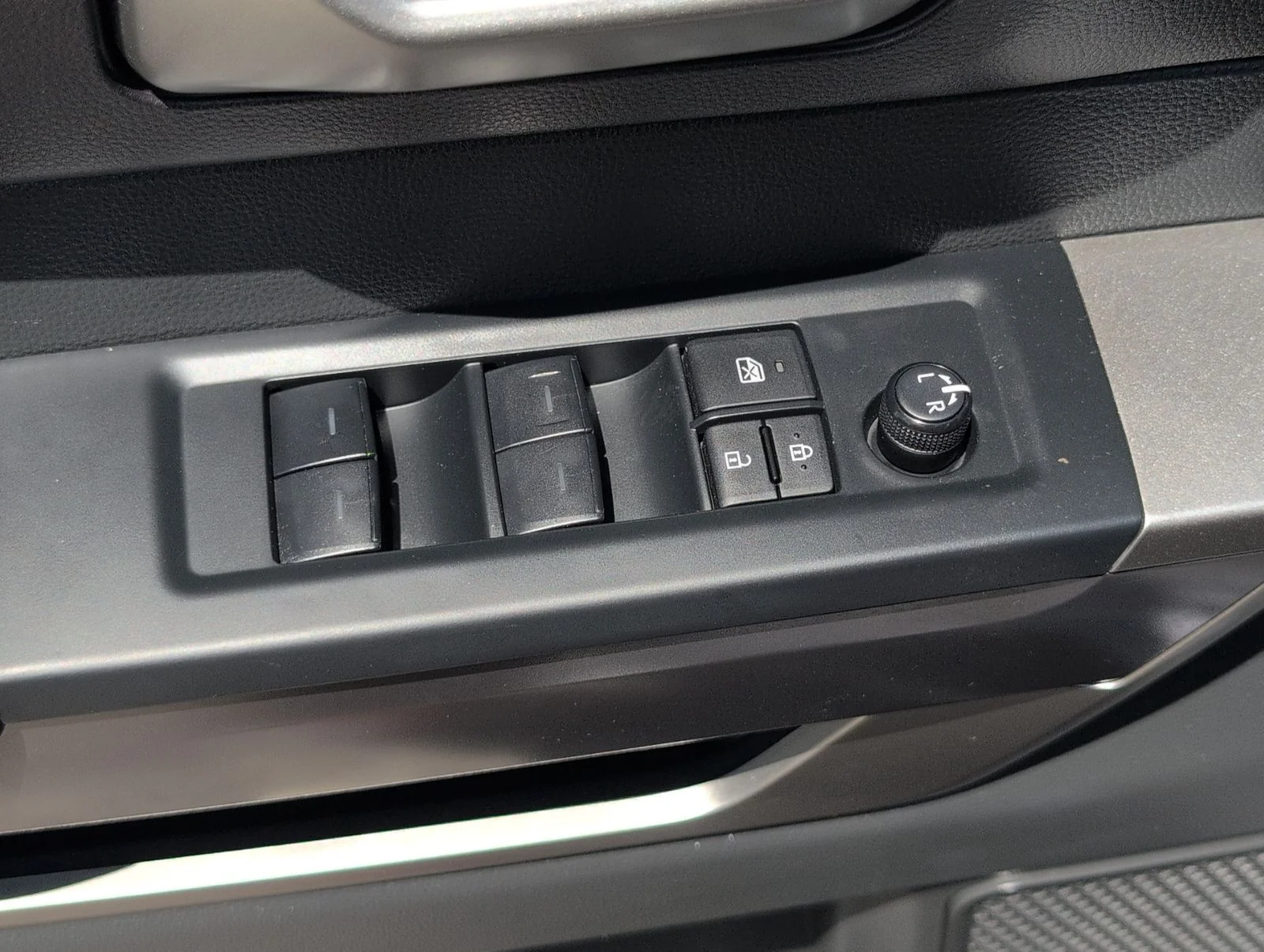 2024 Toyota Tundra SR5 - Photo 16