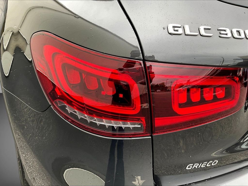 Used 2022 Black Mercedes-Benz GLC 300 image 23