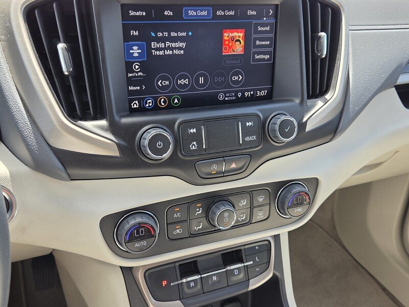 Used 2022 White Frost GMC AWD 4DR DENALI image 25