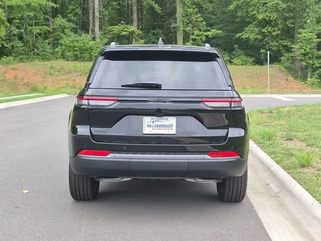 New 2026 Diamond Black Crystal Pearlcoat Jeep Limited image 12