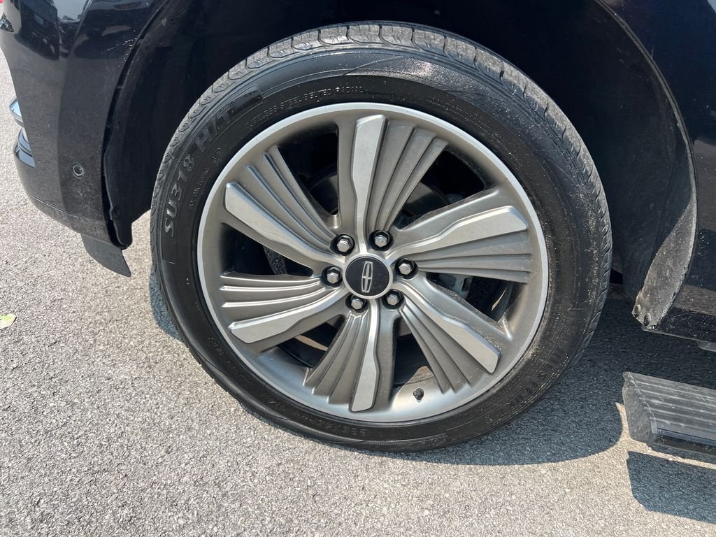Used 2020 Black Lincoln Reserve image 10