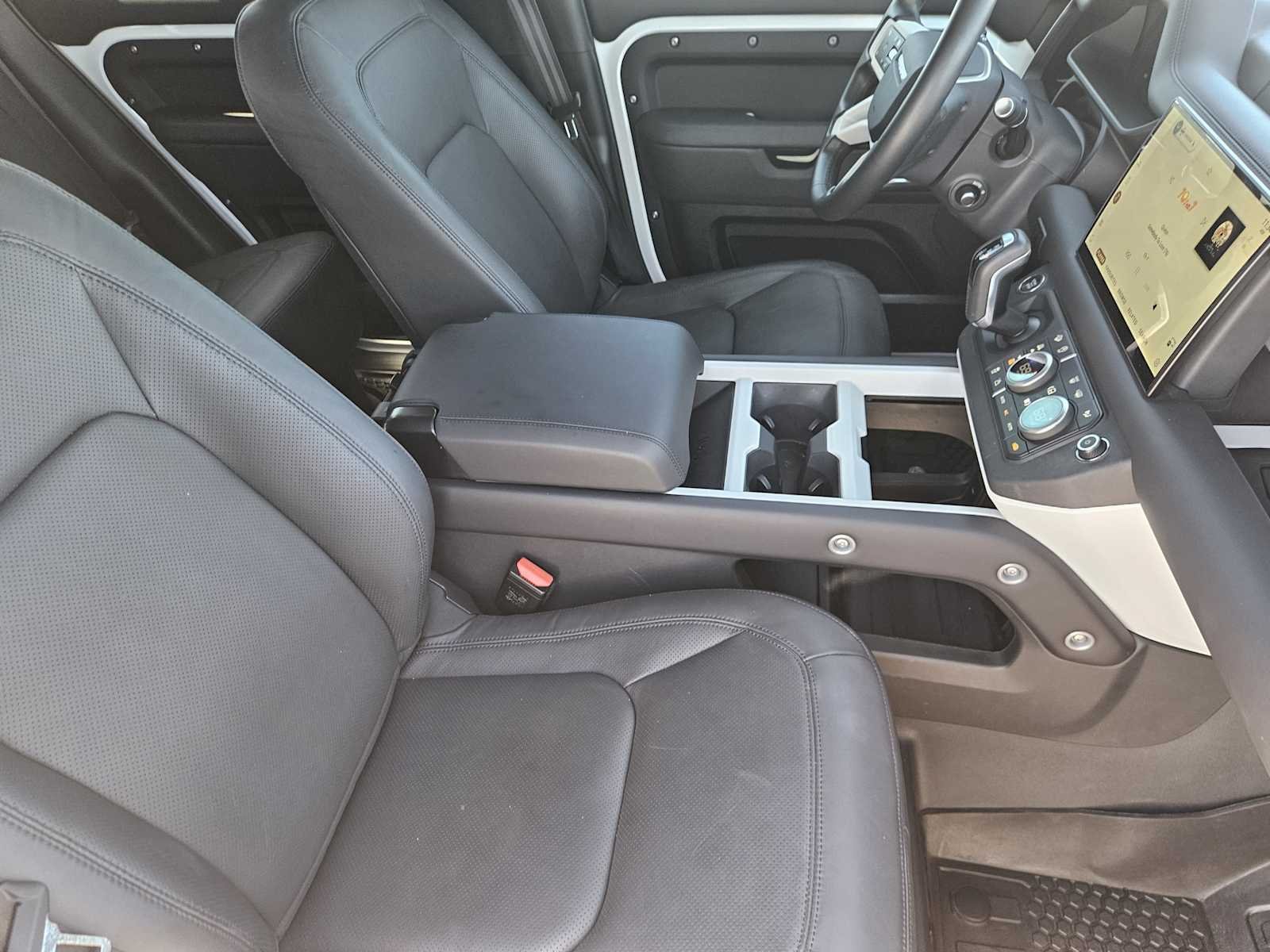 Certified Used 2025 Fuji White Land Rover S image 13