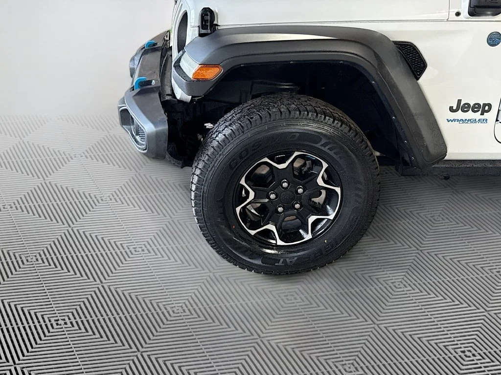 Used 2022 White Jeep Unlimited Rubicon 4xe image 10