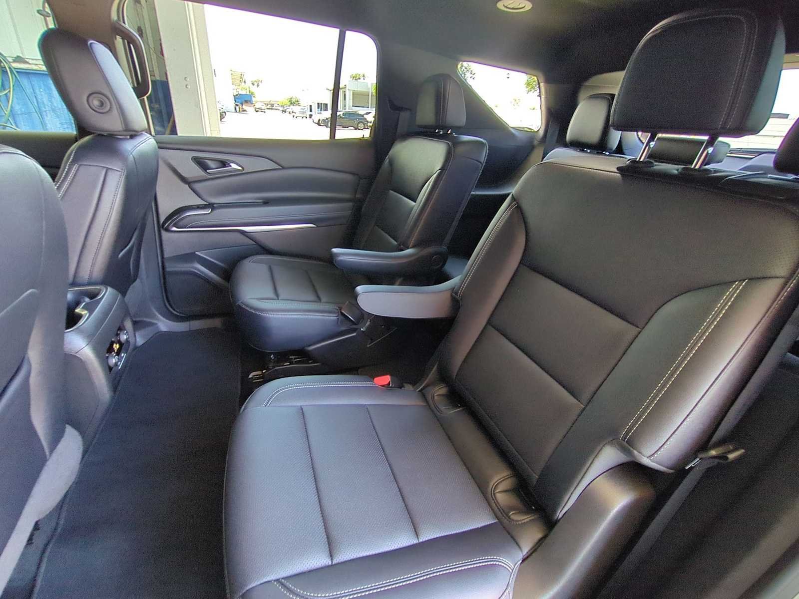 Used 2025 Summit White Chevrolet LT image 24
