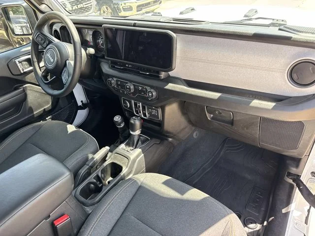 Used 2025 White Jeep Sport S image 17