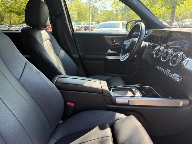 Used 2025  Mercedes-Benz GLB 250 image 10