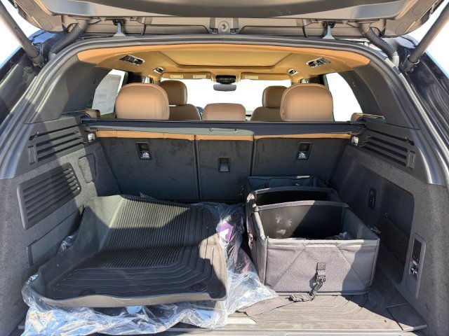 New 2027 Carpathian Grey Land Rover SE image 18