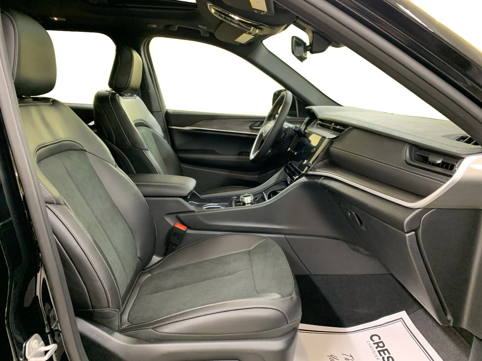 New 2026 Diamond Black Crystal Pearl Jeep Altitude image 17