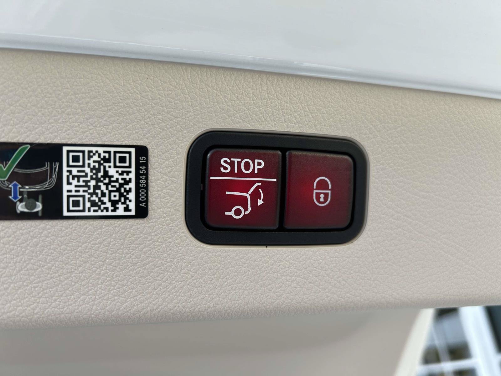 Certified Used 2023 MANUFAKTUR Diamond White Mercedes-Benz EQS 450 4MATIC® Sedan image 11