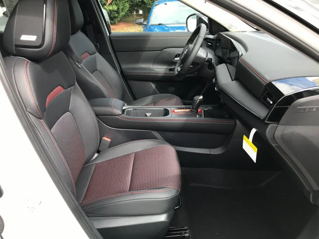 New 2027 Aspen White Tricoat/Super Black Nissan SR image 24