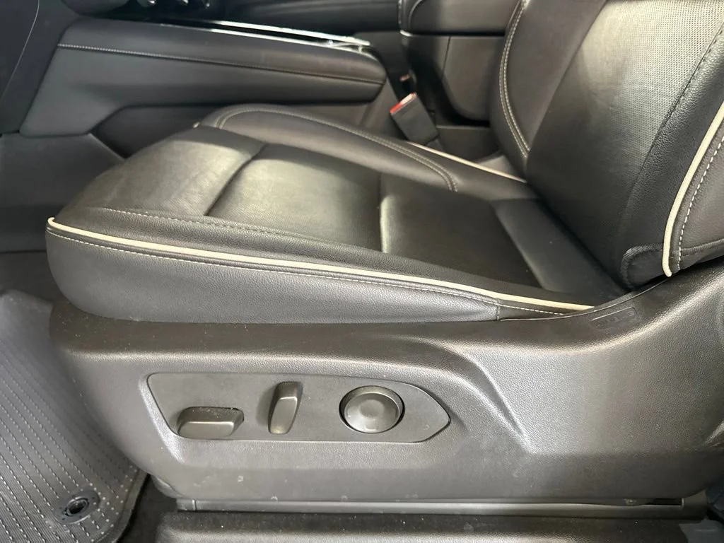 Used 2025 Black Chevrolet Premier image 26