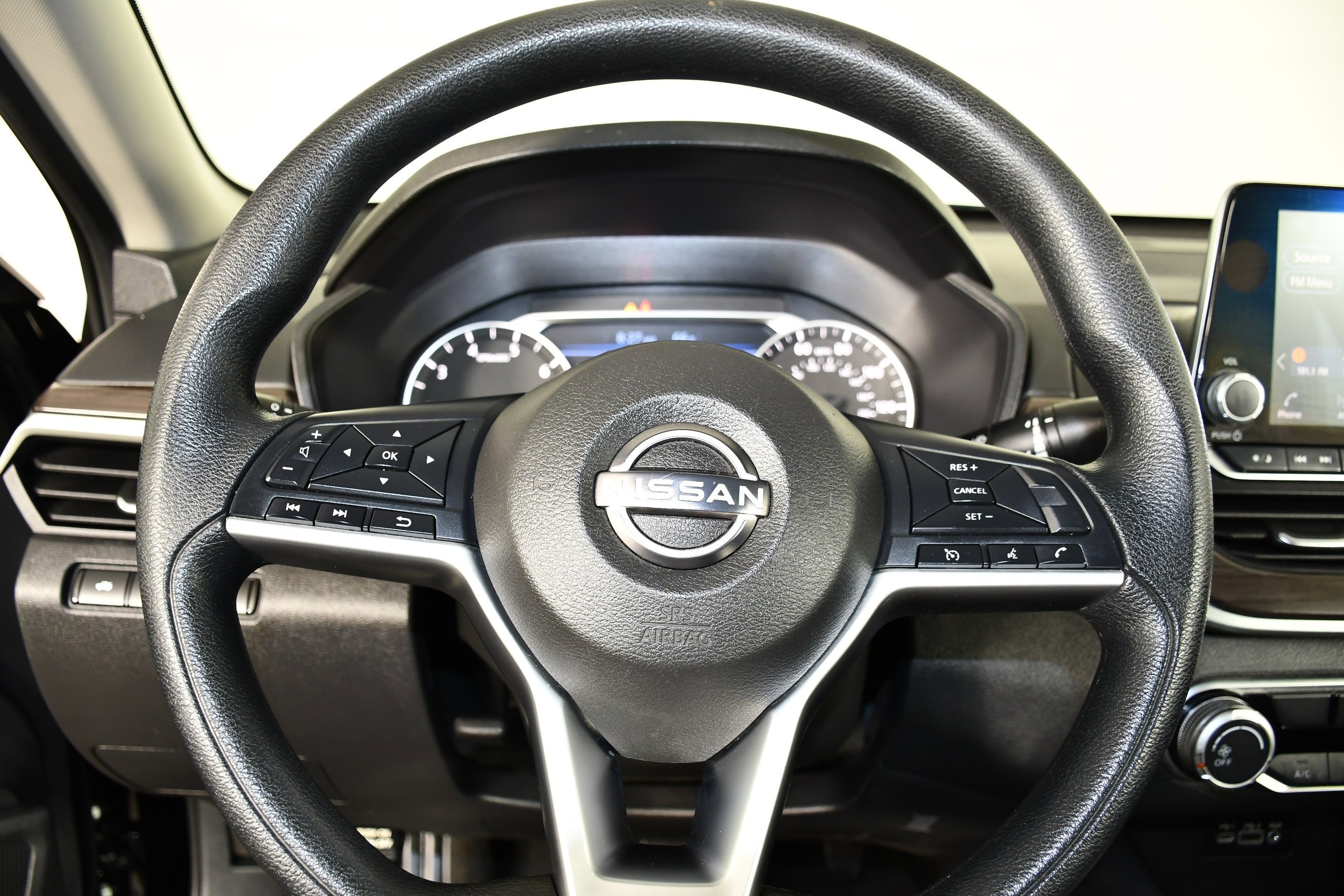 Used 2024 Super Black Nissan 2.5 SV image 20