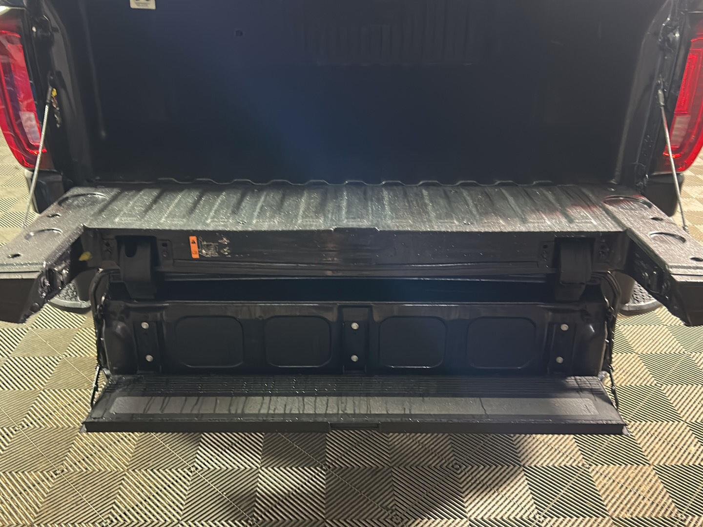 Used 2022 Titanium Rush Metallic GMC SLT image 9
