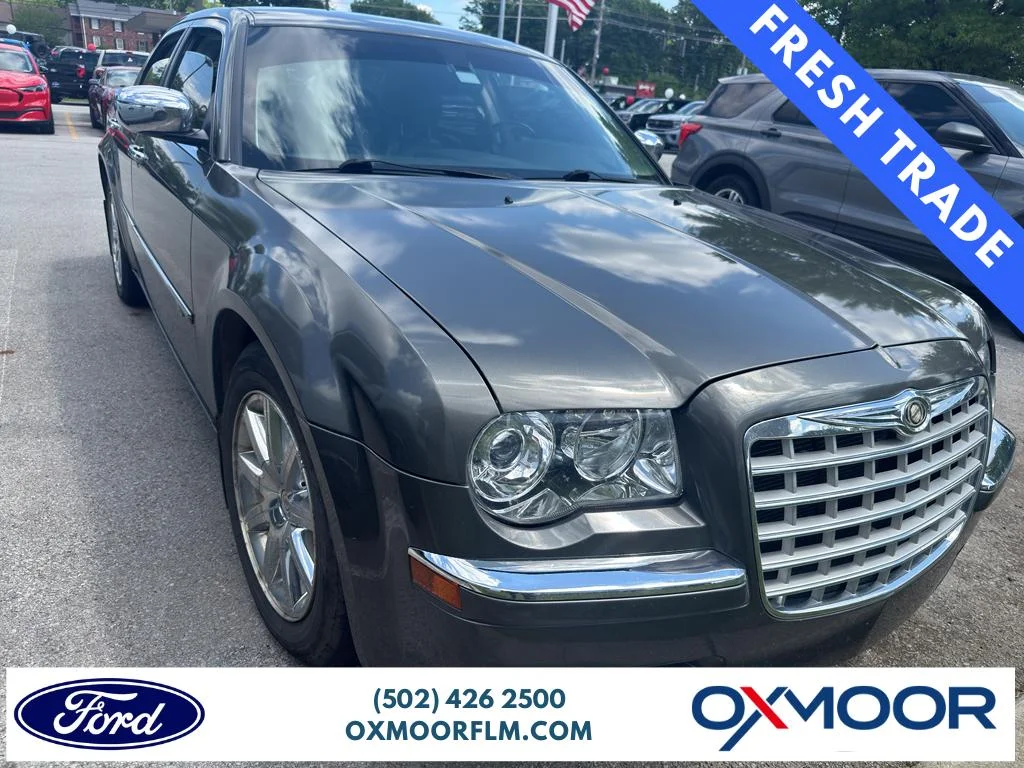 2010 Chrysler 300's photo