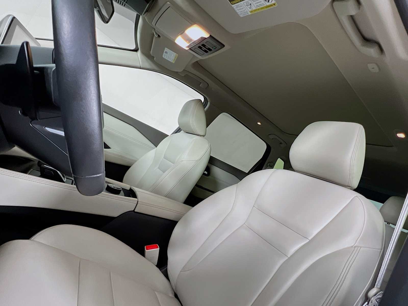 Used 2023 Pearl White Tricoat/Super Black Nissan SL image 23