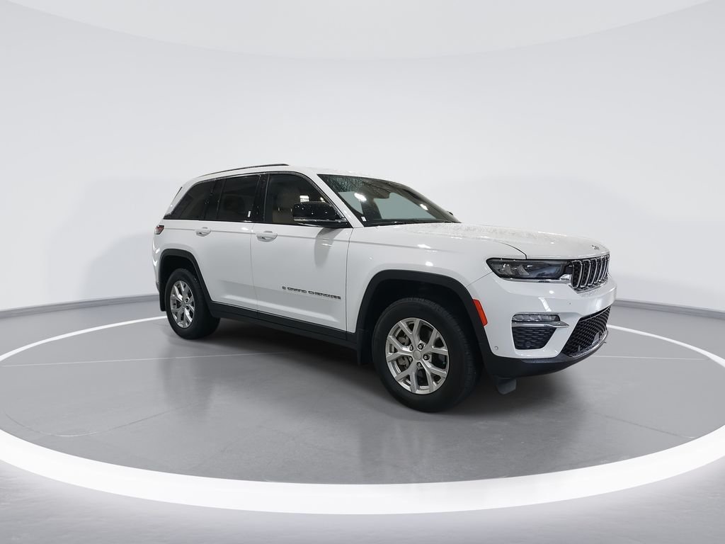 Used 2023 White/off-white Jeep Limited image 2