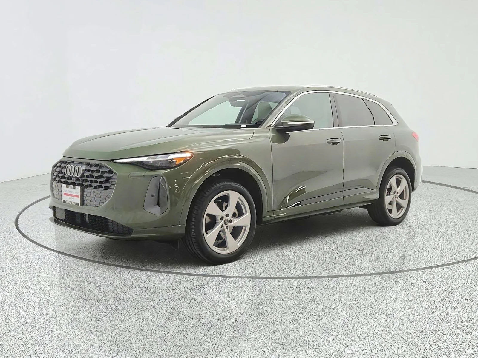 Luxury Loaner 2025 Q5 SUV