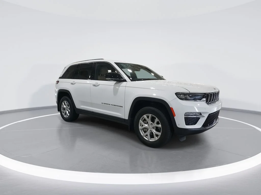 Used 2023 White/off-white Jeep Limited image 2