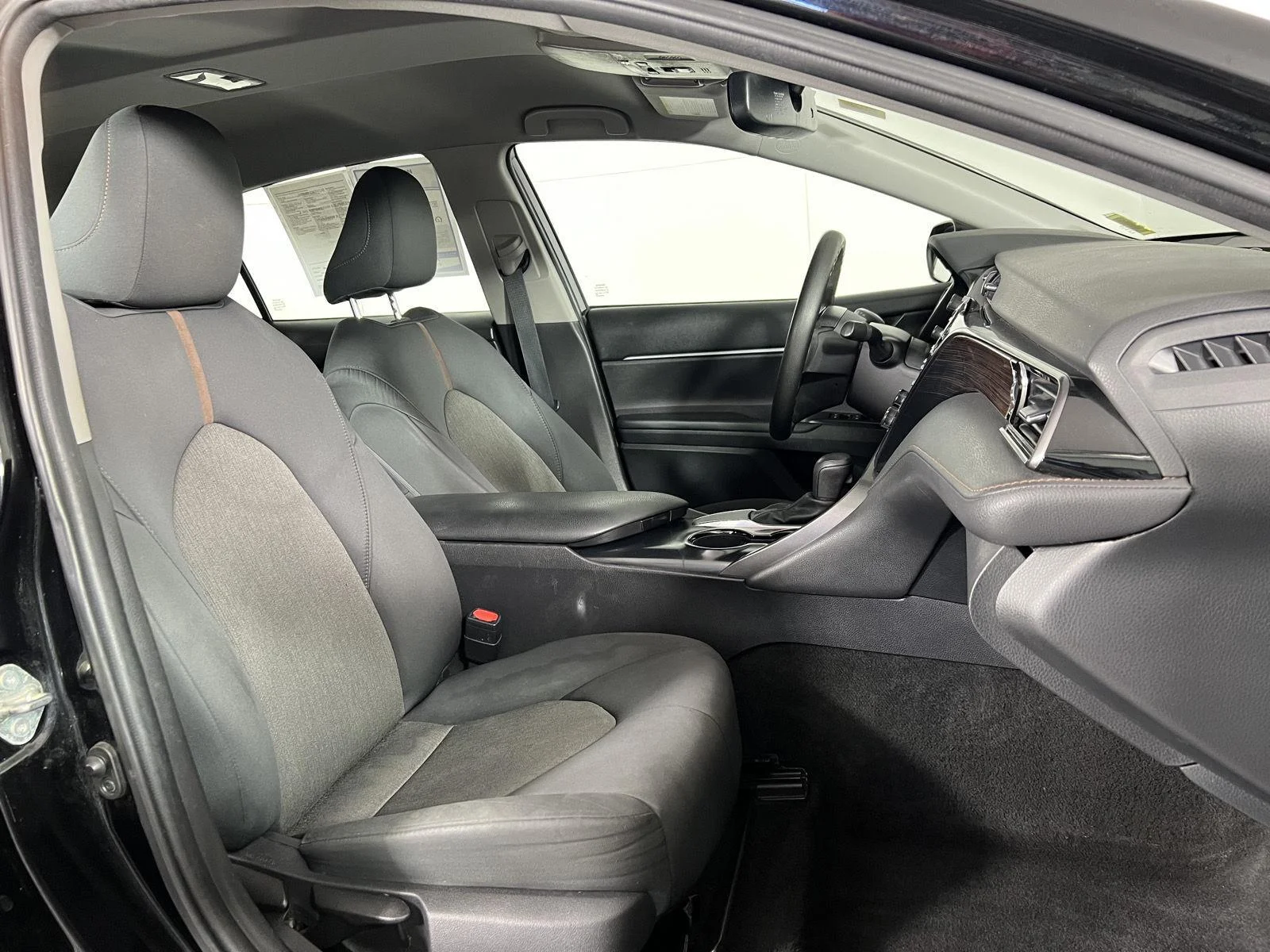 Used 2020 Bk Toyota LE image 32