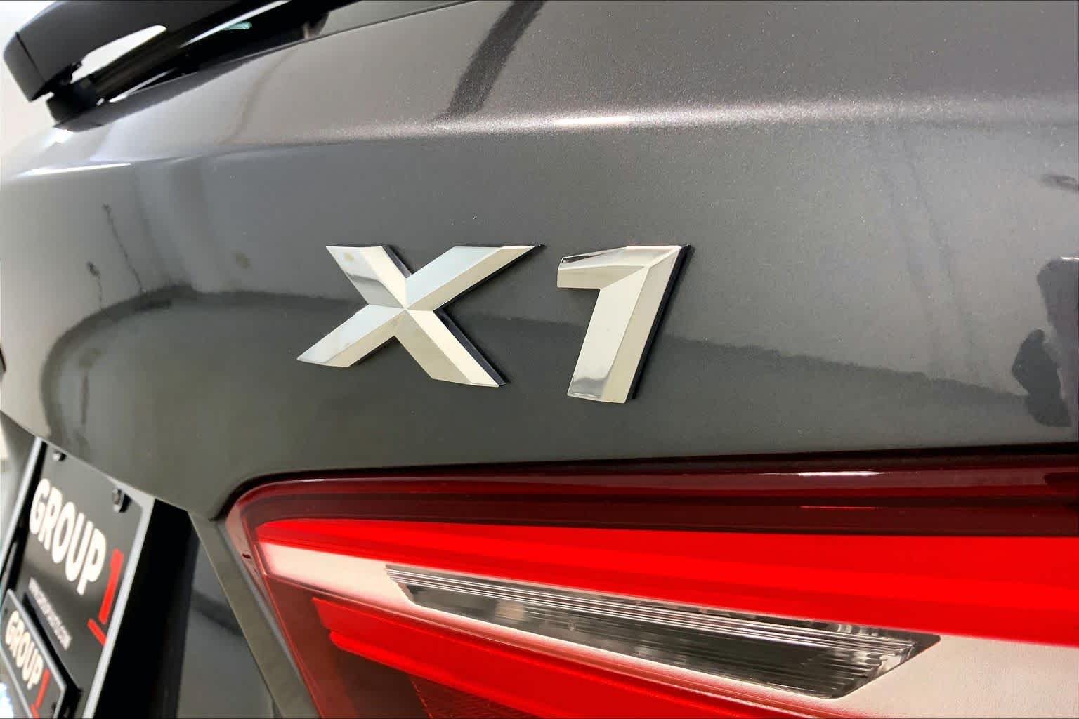 Used 2018 Mineral Gray Metallic BMW xDrive28i image 29