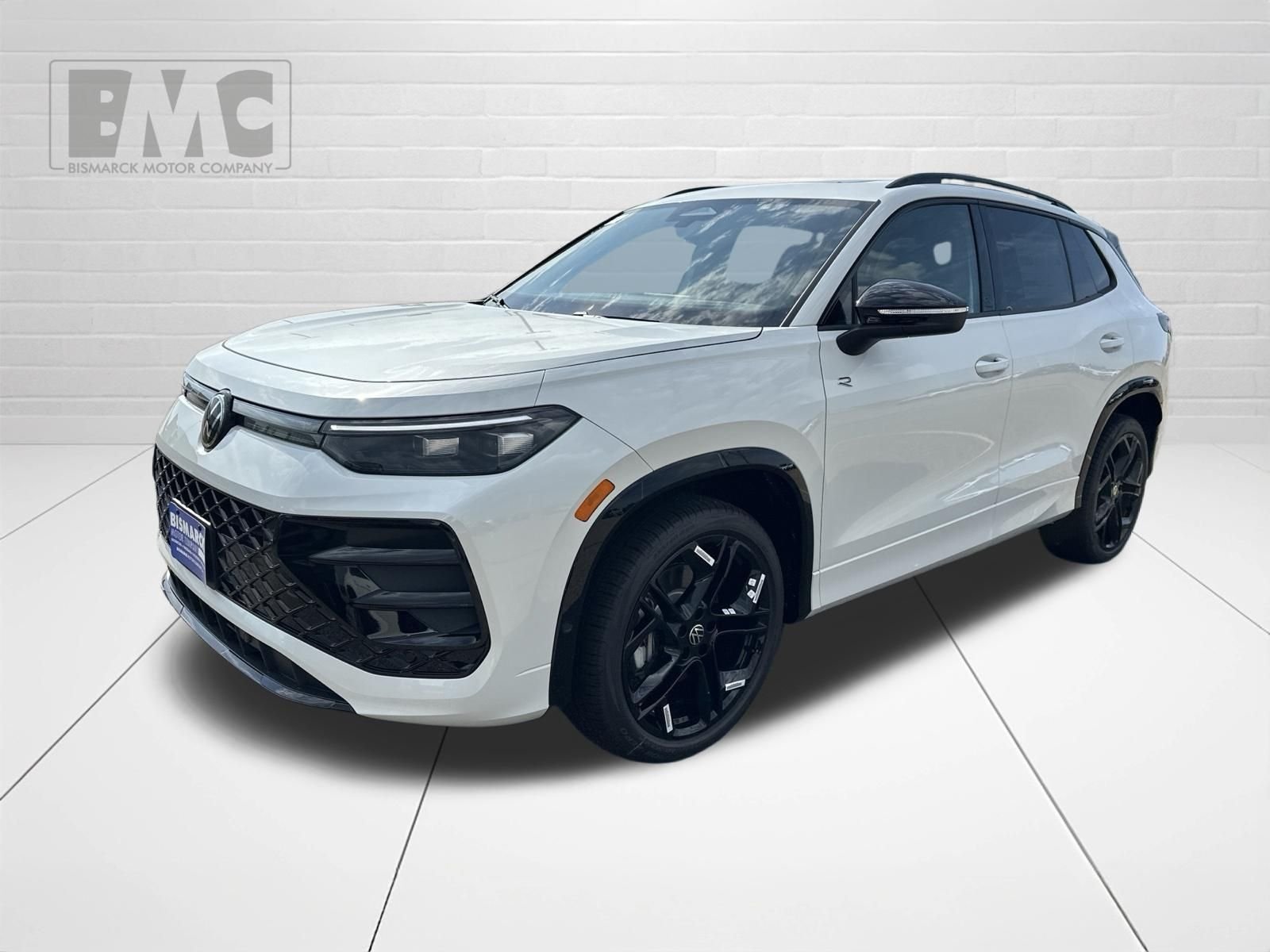 New 2026 White/off-white Volkswagen 2.0T SE R-Line Black image 1
