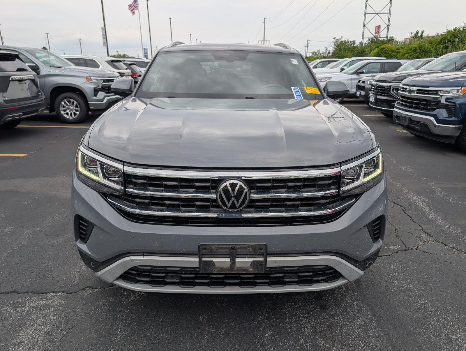 Used 2021 Pure Gray Volkswagen 3.6L V6 SE w/Technology image 2