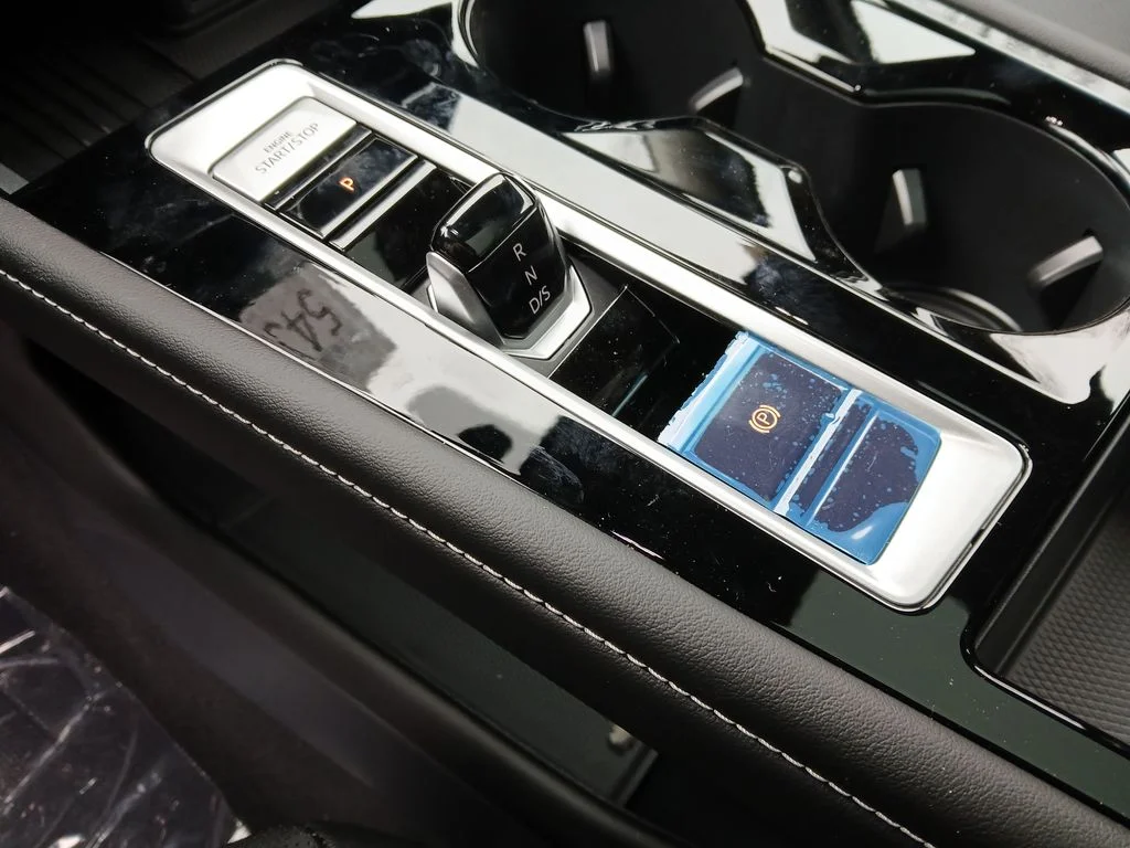 New 2026 Black Volkswagen 2.0T SE w/Technology image 23