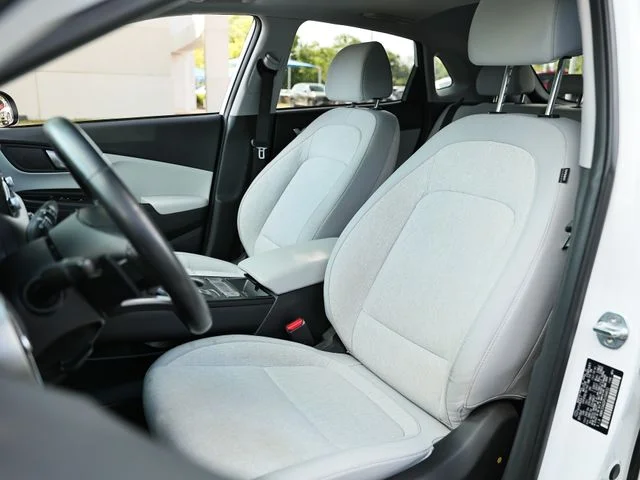 Used 2023 Lunar White Hyundai SEL image 21