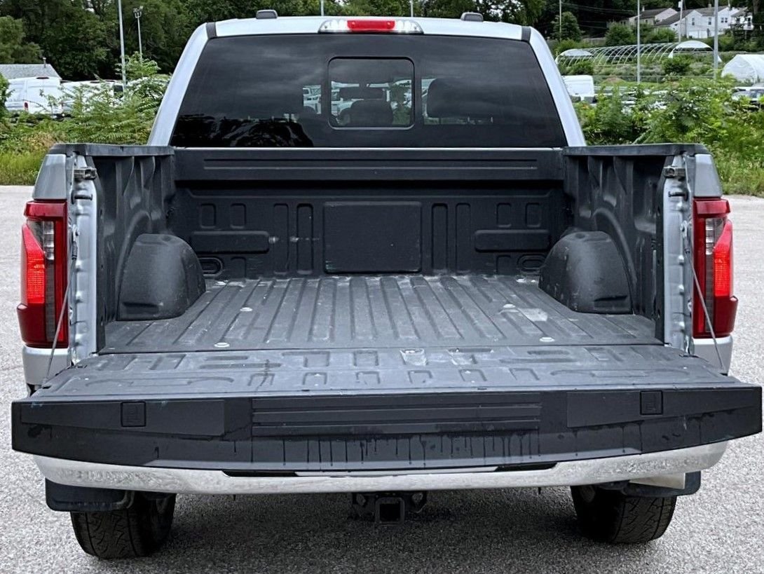Used 2024 Silver Ford XLT image 9