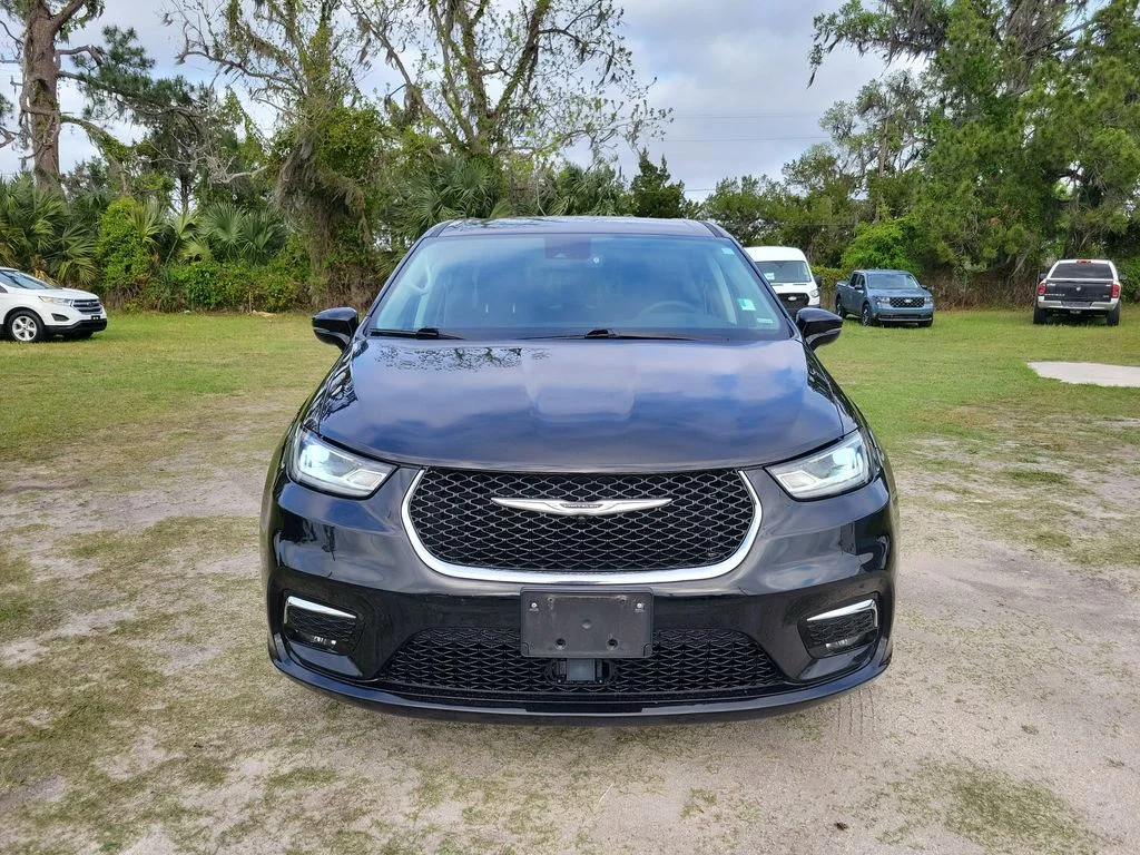 Used 2024 Black Chrysler Select image 6