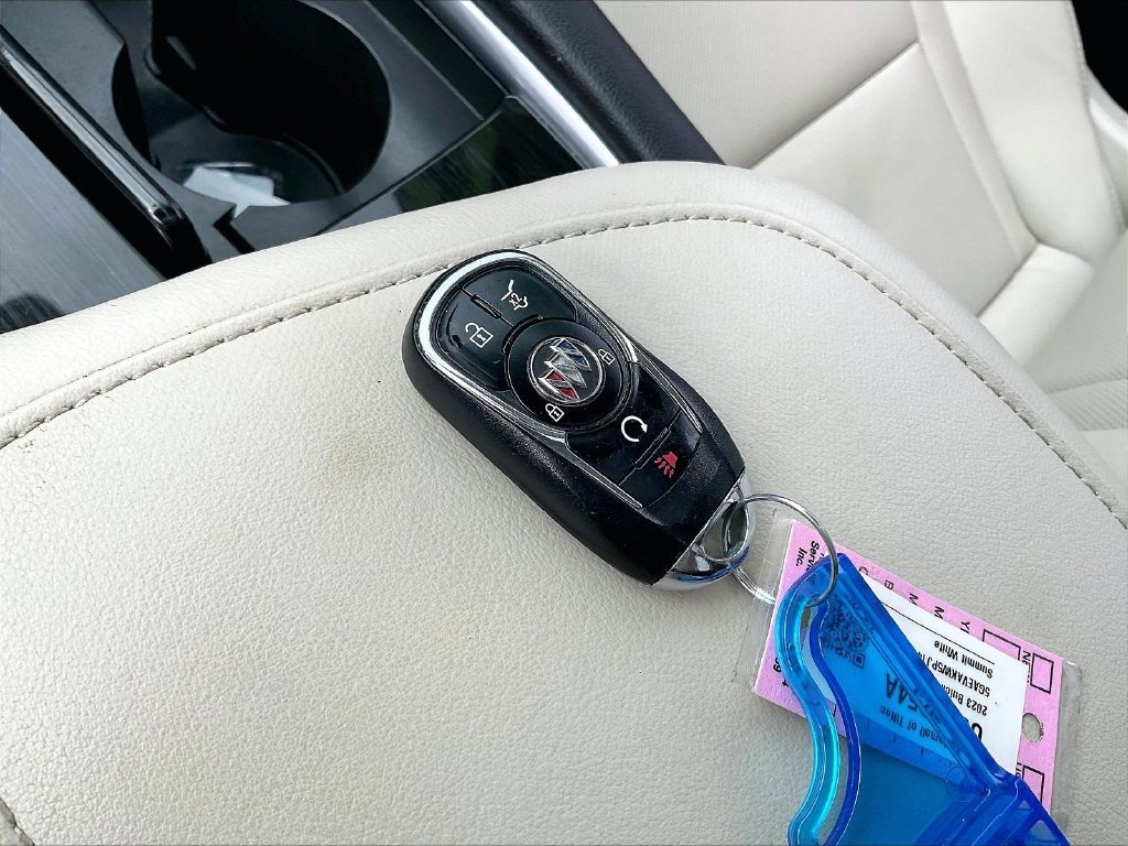 Used 2023 Summit White Buick Essence image 29